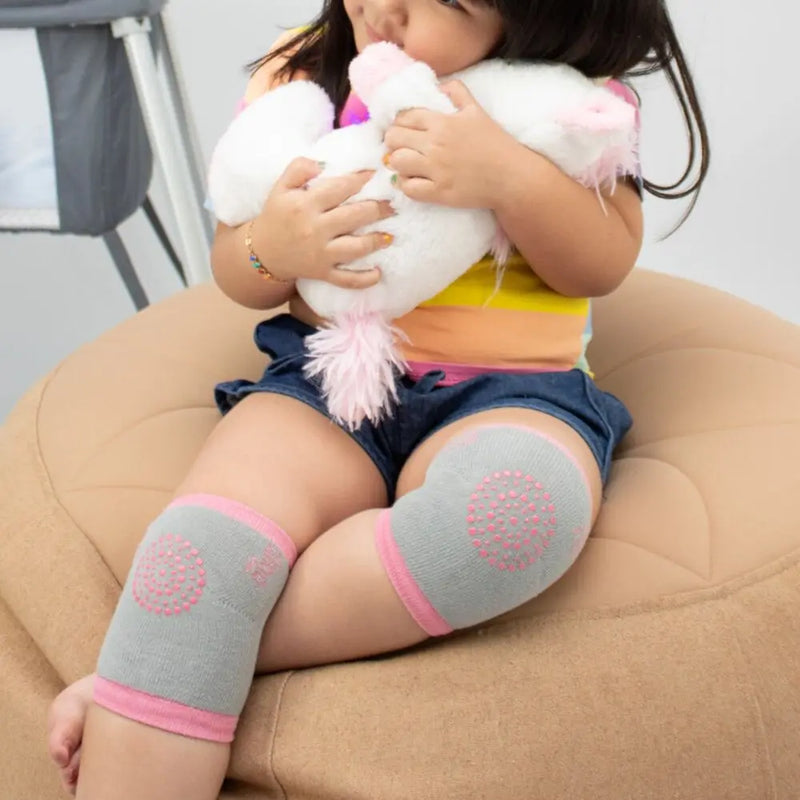 Joelheira Antiderrapante Rosa/Cinza para Bebê Clingo – Conforto e Segurança